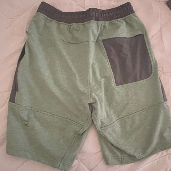 NWOT LULU-LEMON SHORTS - Picture 2 of 2